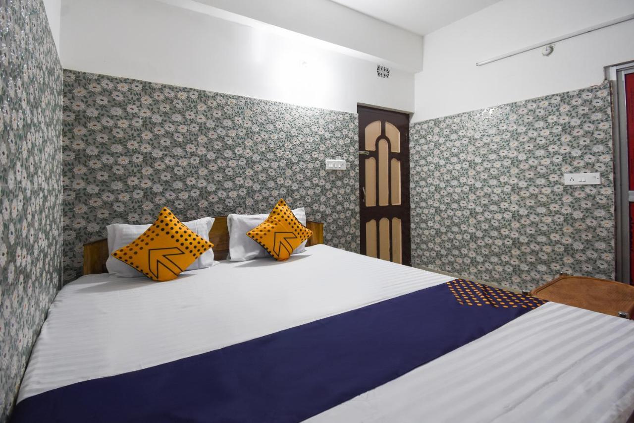 Oyo 73902 Vyttila Residency Hotel Kochi Exterior photo